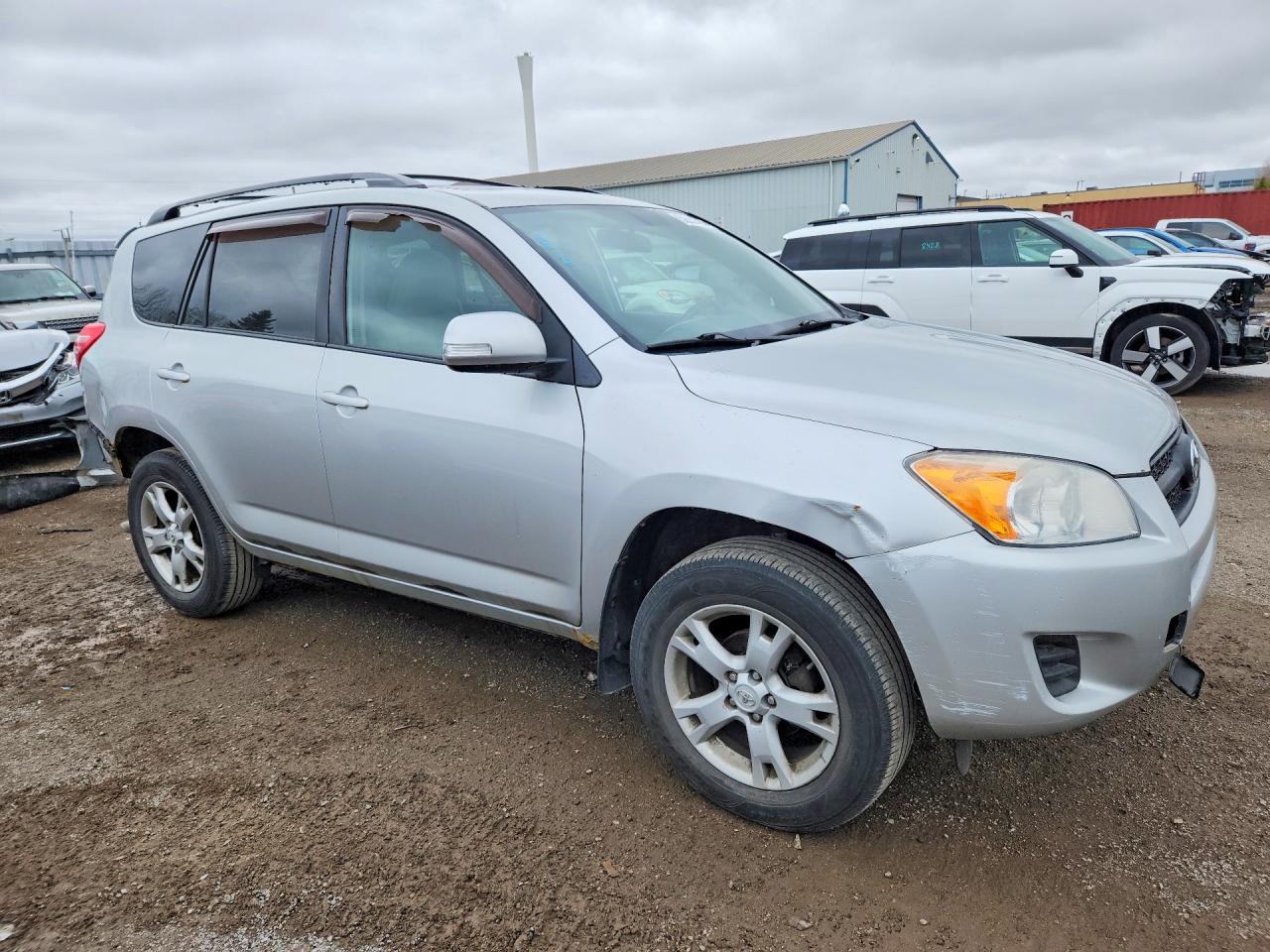 2011 TOYOTA RAV4 photo 7