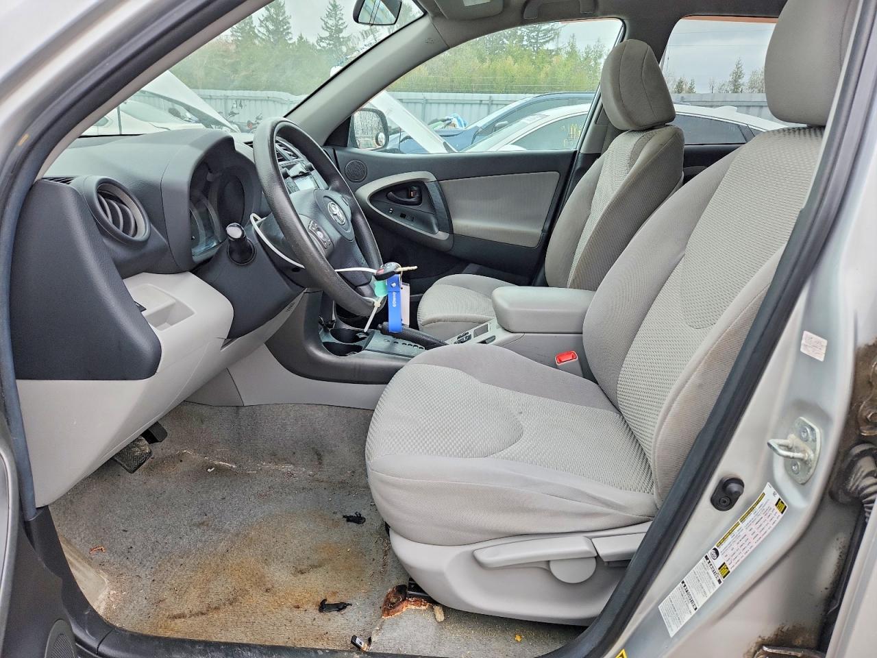 2011 TOYOTA RAV4 photo 13