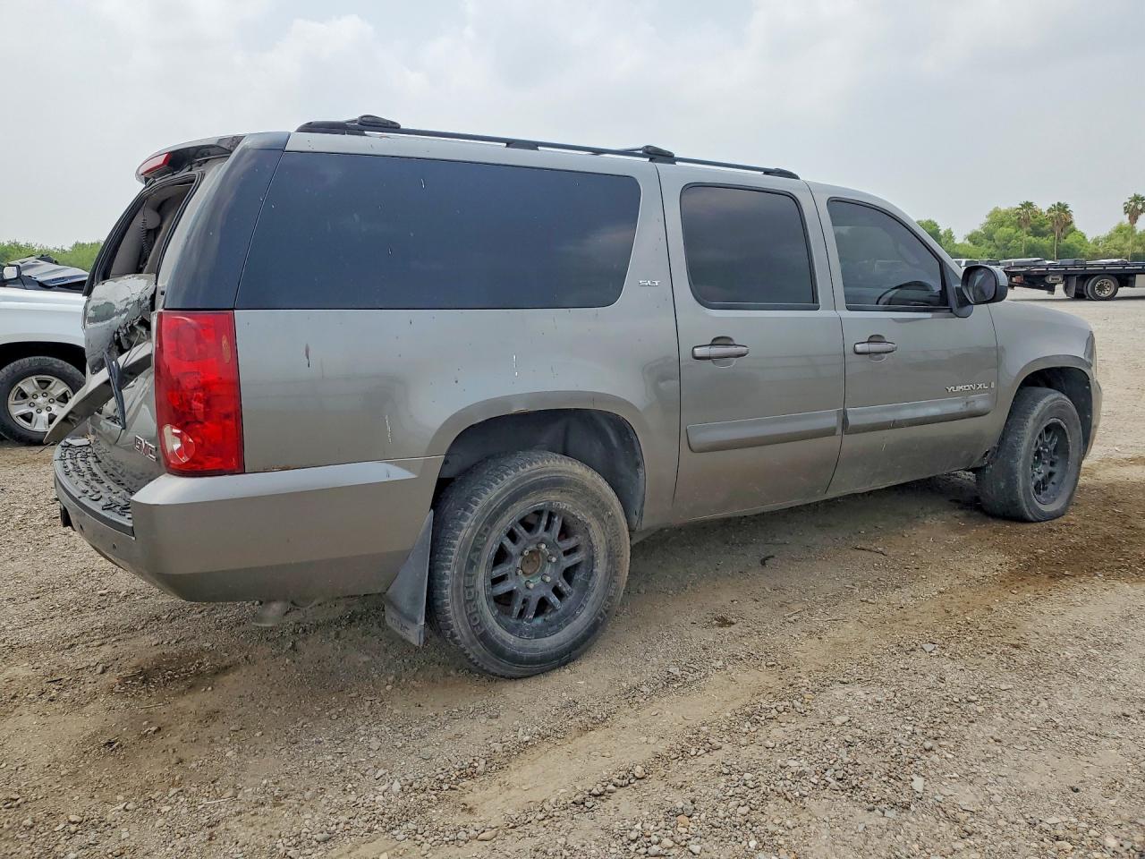 2007 GMC YUKON XL K1500 photo 7