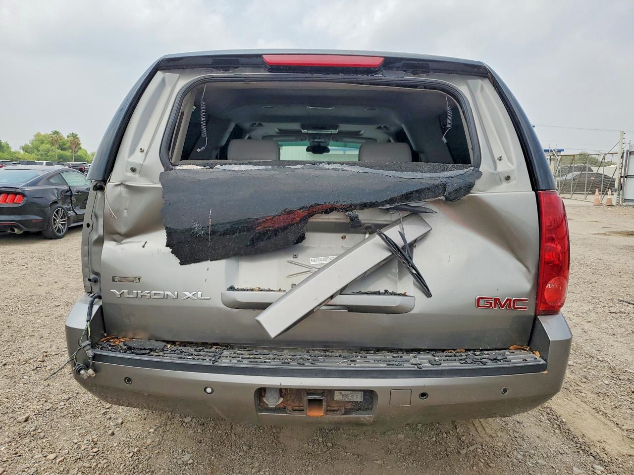 2007 GMC YUKON XL K1500 photo 16