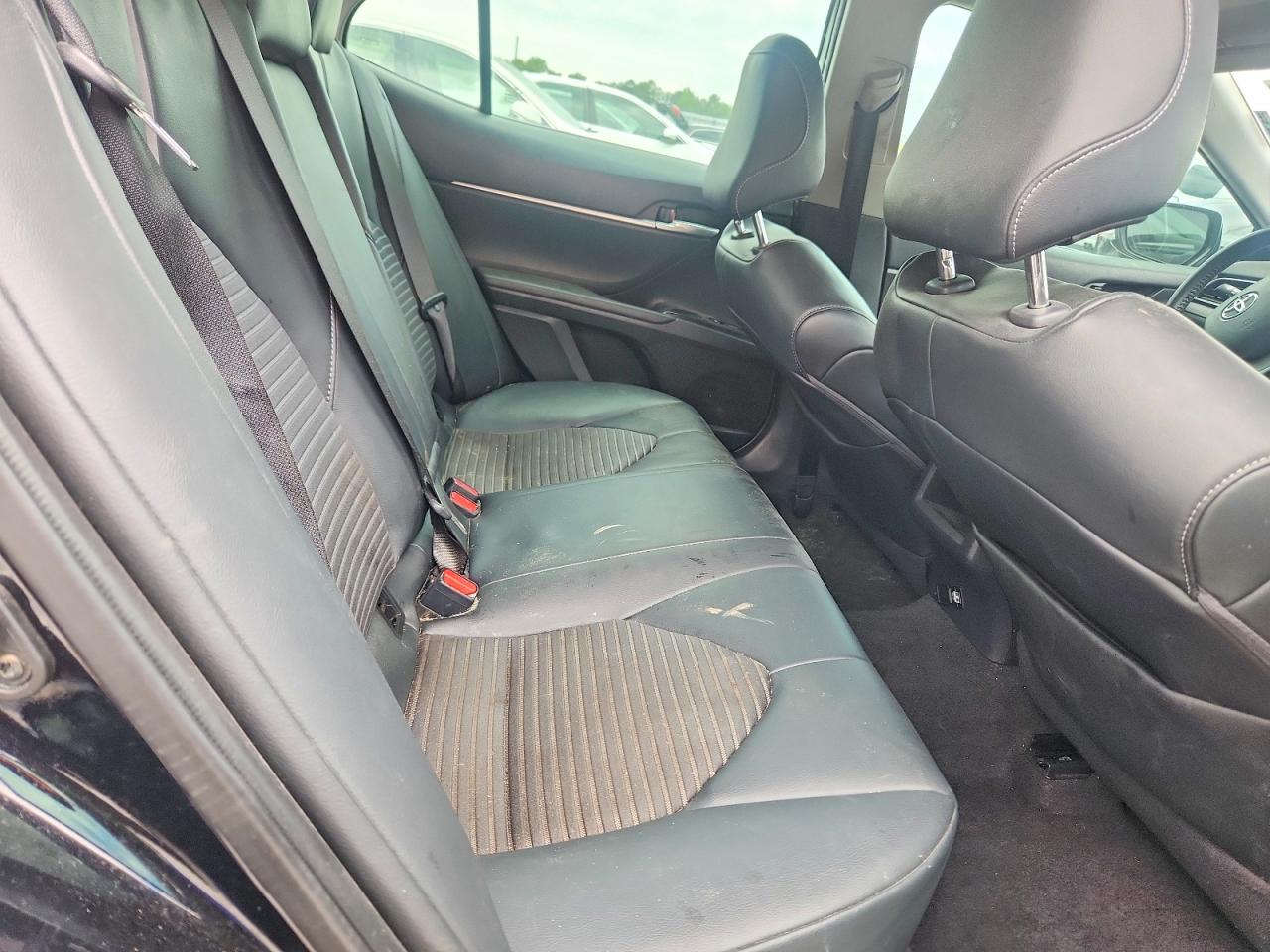 2020 TOYOTA CAMRY SE photo 19