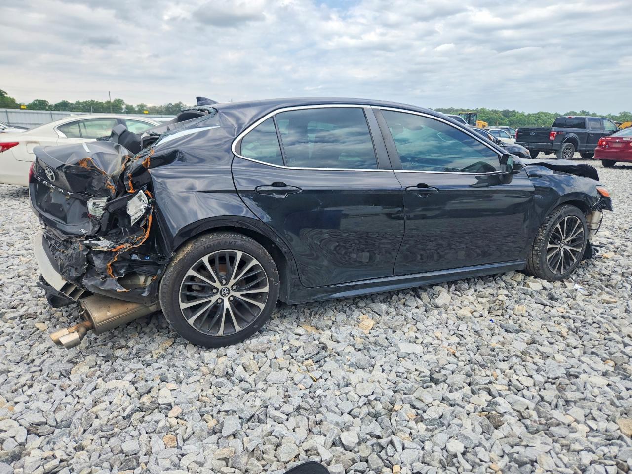 2020 TOYOTA CAMRY SE photo 5
