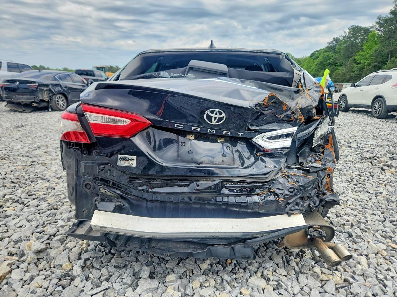 2020 TOYOTA CAMRY SE photo 11
