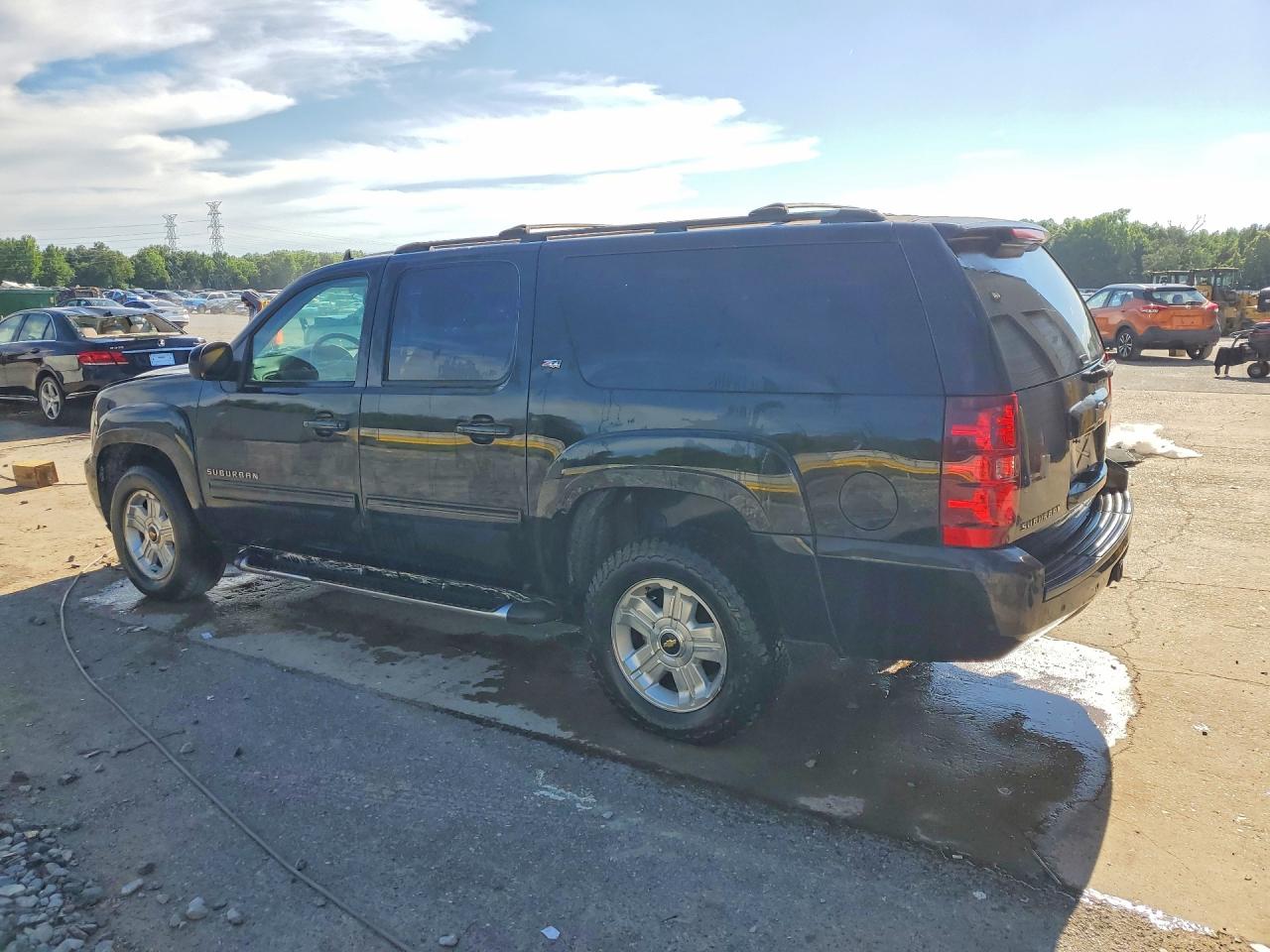 2012 CHEVROLET SUBURBAN K1500 LT photo 4