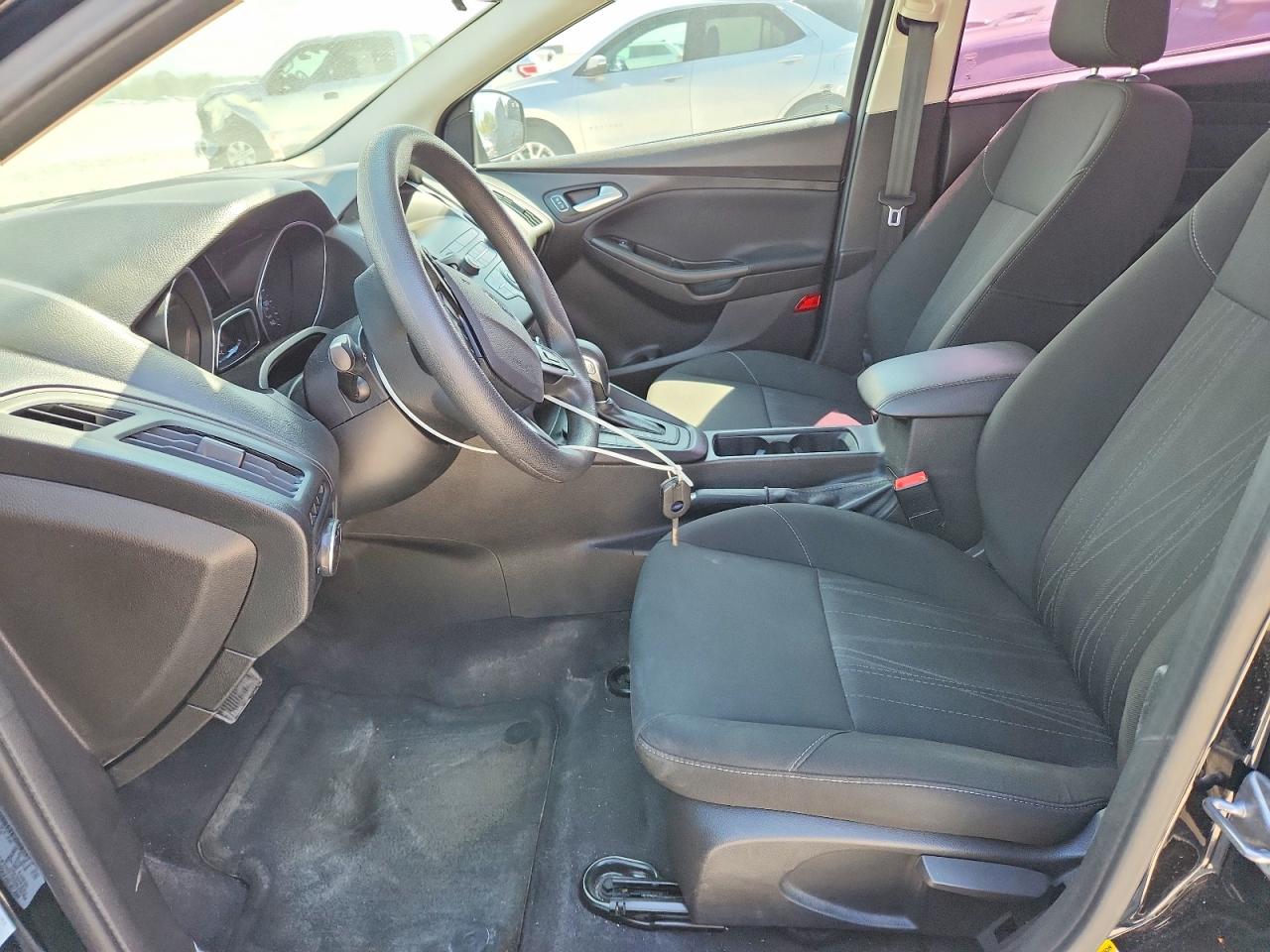 2018 FORD FOCUS SE photo 19