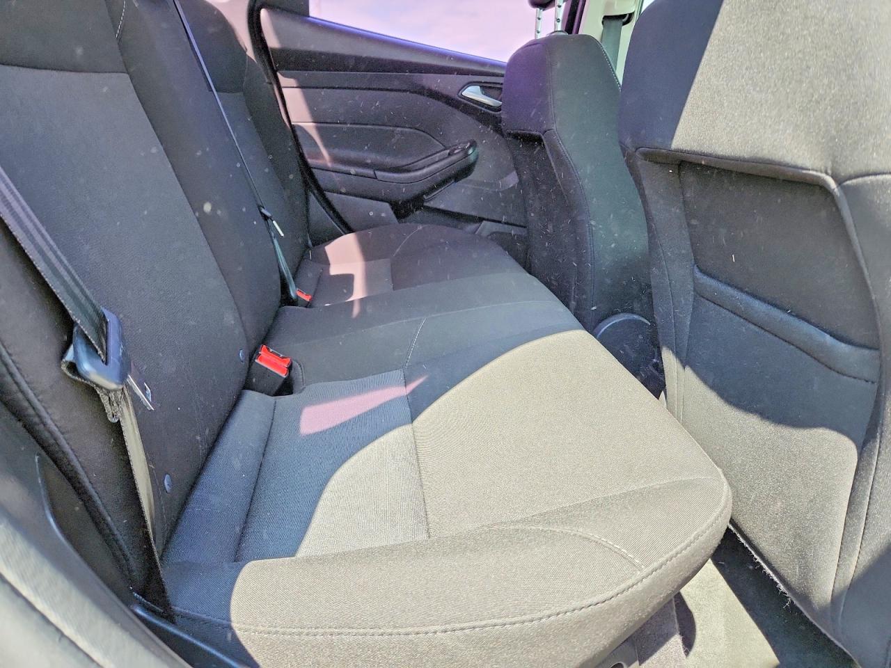 2018 FORD FOCUS SE photo 28