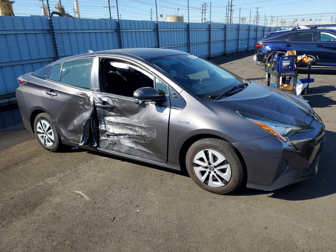 2018 TOYOTA PRIUS TWO photo 7