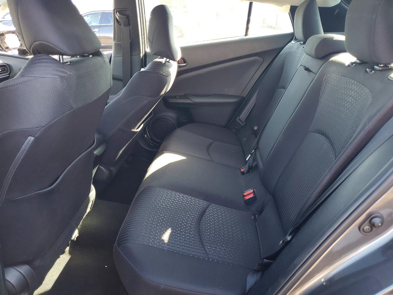 2018 TOYOTA PRIUS TWO photo 19