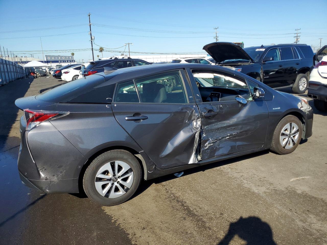 2018 TOYOTA PRIUS TWO photo 5