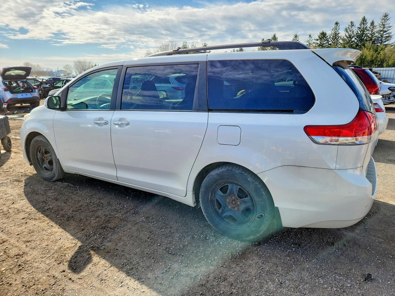 2013 TOYOTA SIENNA XLE 7-PASSENGER photo 3