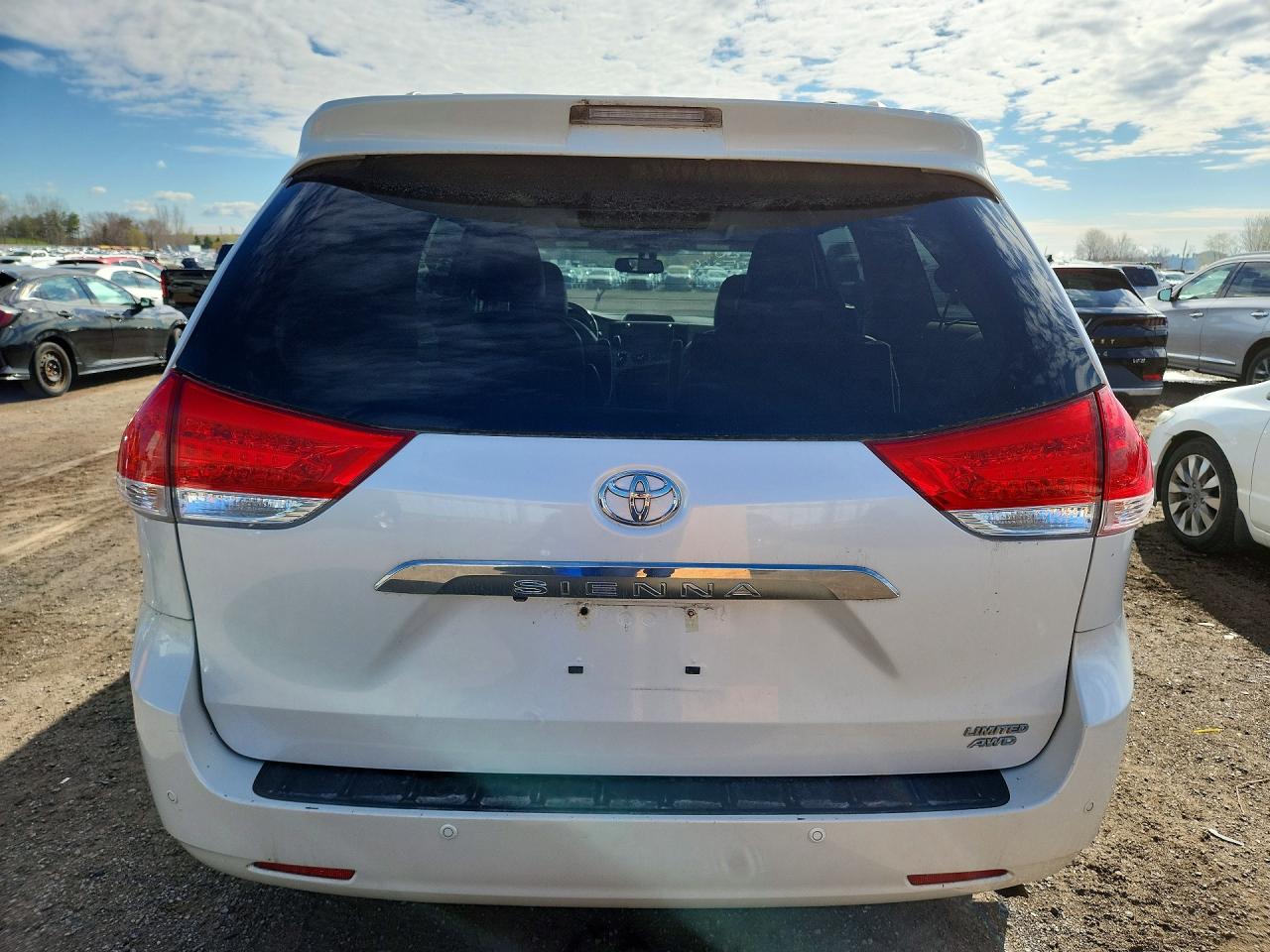 2013 TOYOTA SIENNA XLE 7-PASSENGER photo 11