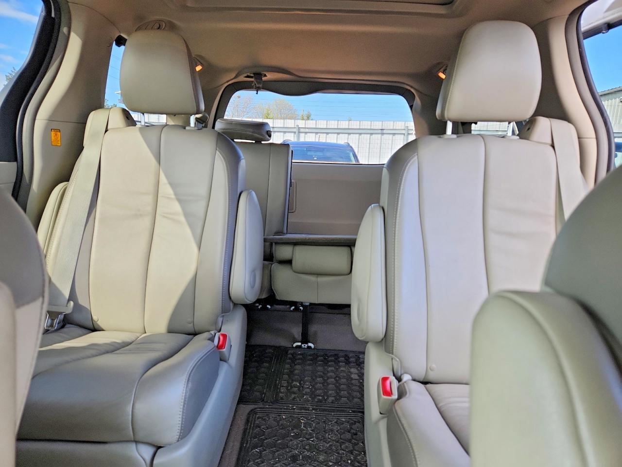 2013 TOYOTA SIENNA XLE 7-PASSENGER photo 19