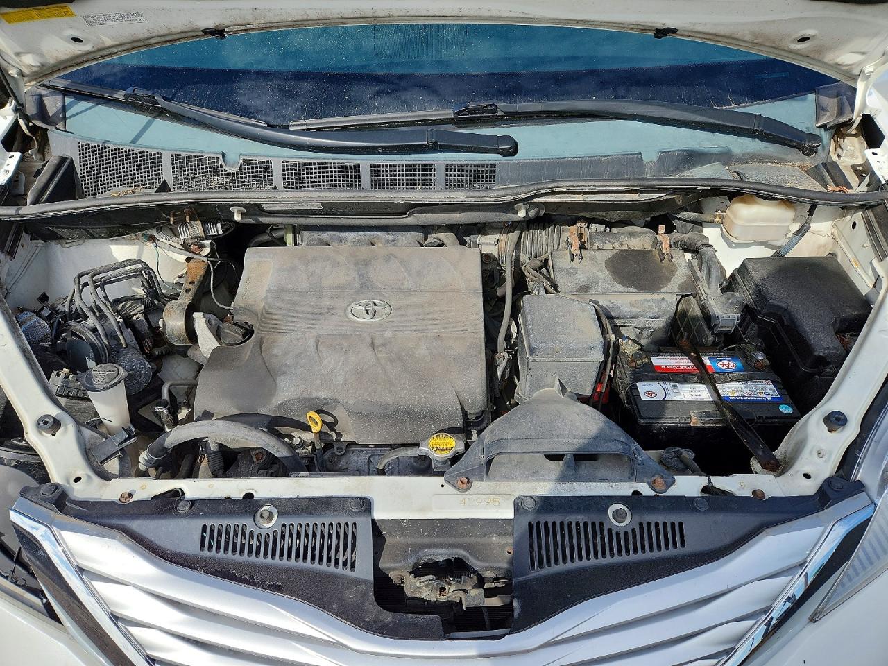 2013 TOYOTA SIENNA XLE 7-PASSENGER photo 23