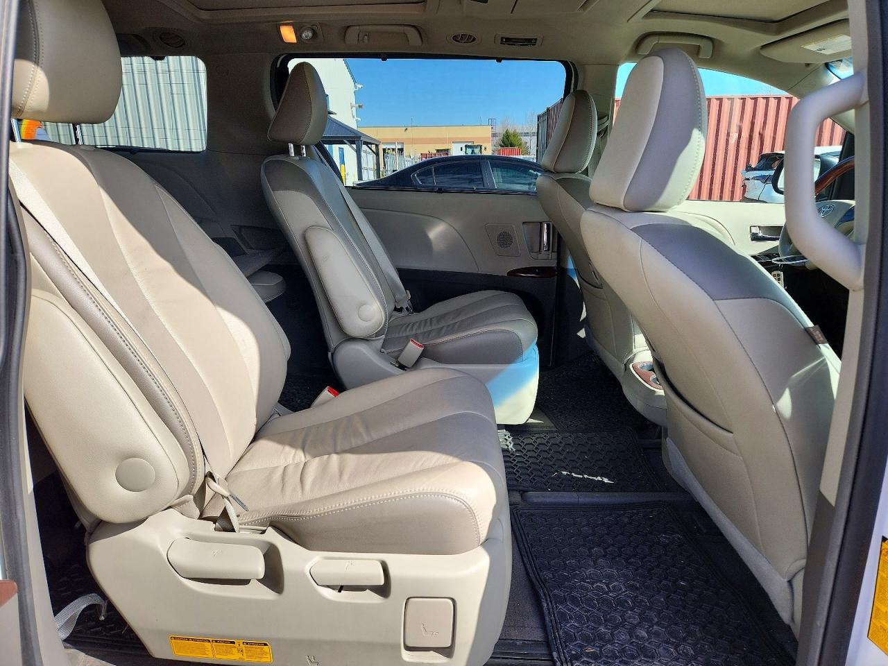 2013 TOYOTA SIENNA XLE 7-PASSENGER photo 21