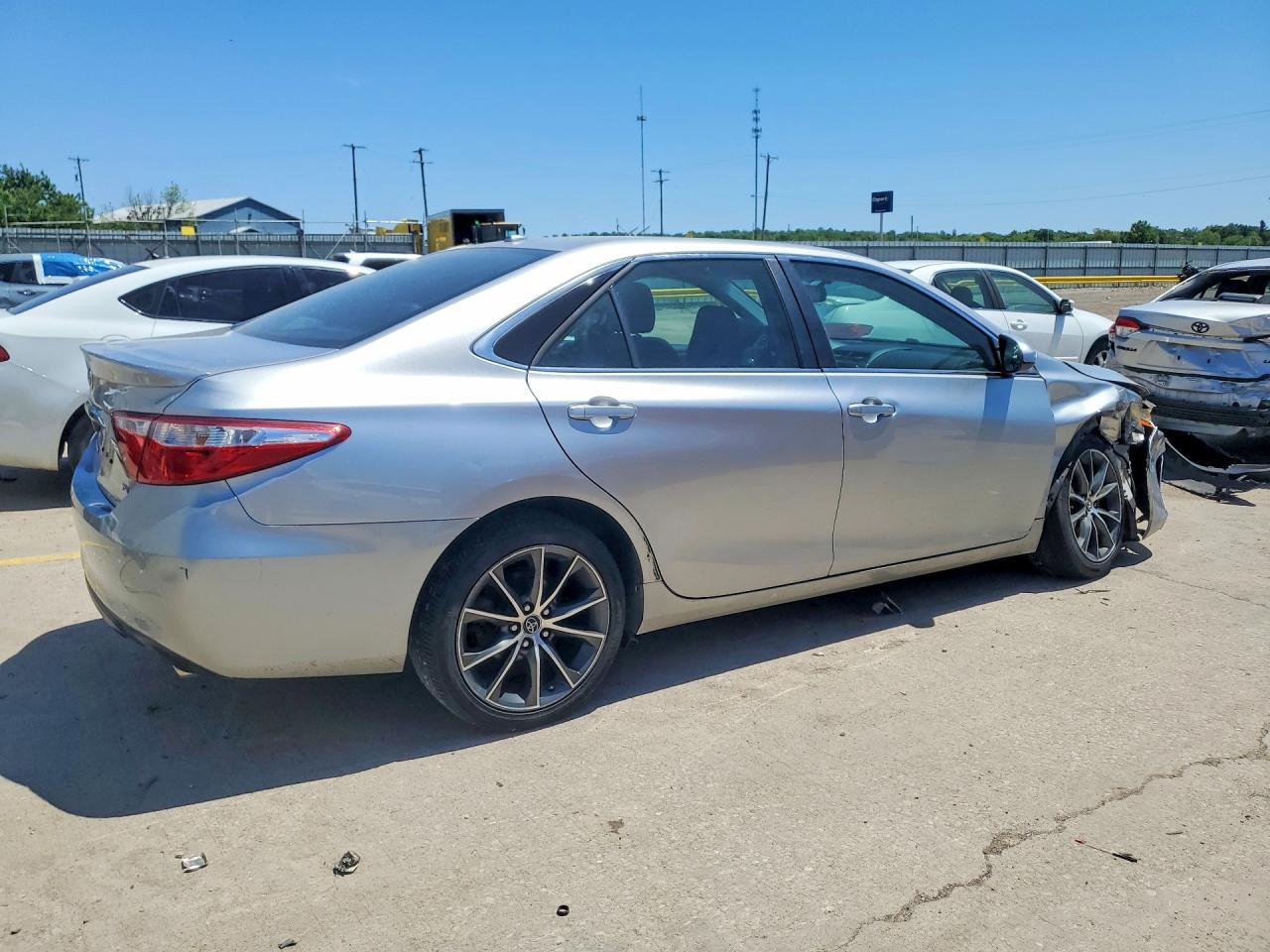 2015 TOYOTA CAMRY XSE photo 5
