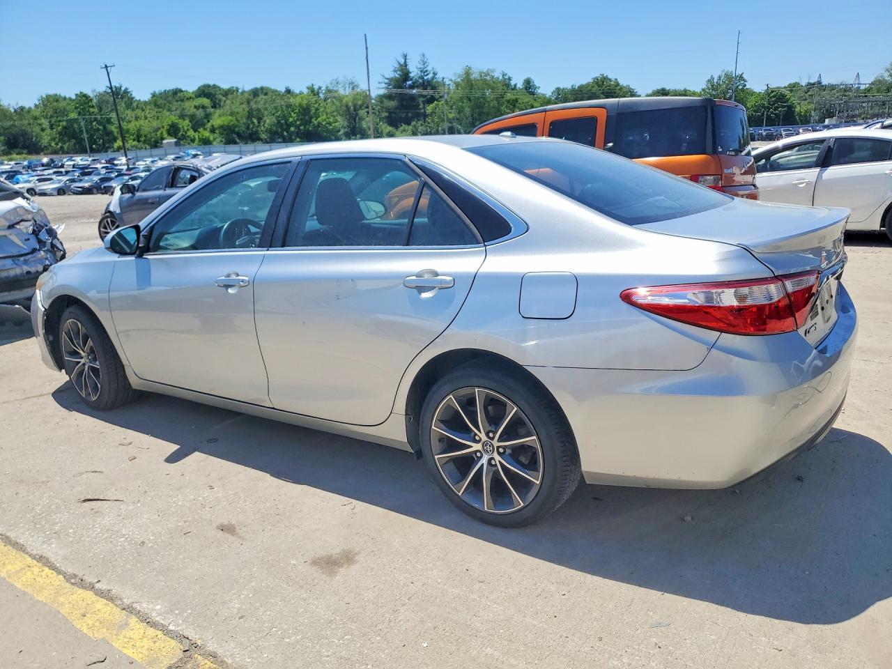 2015 TOYOTA CAMRY XSE photo 3