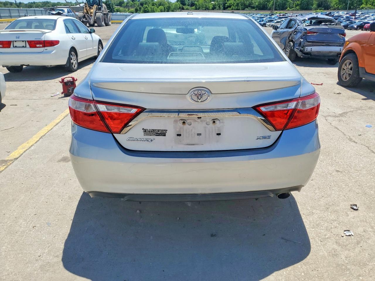 2015 TOYOTA CAMRY XSE photo 11