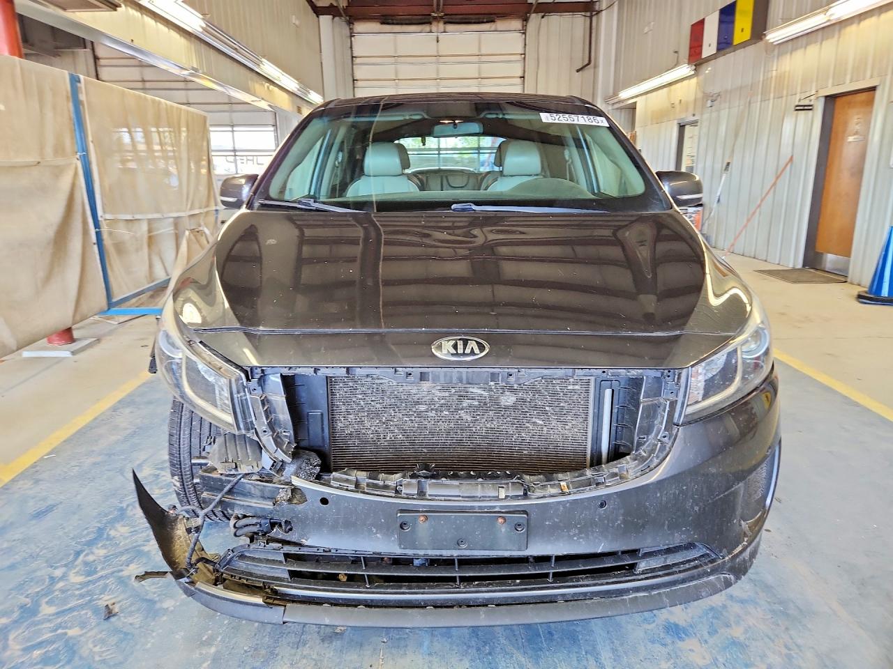 2017 KIA SEDONA LX photo 9