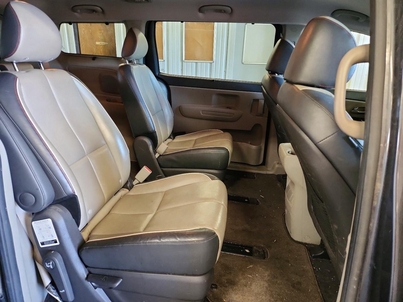2017 KIA SEDONA LX photo 21
