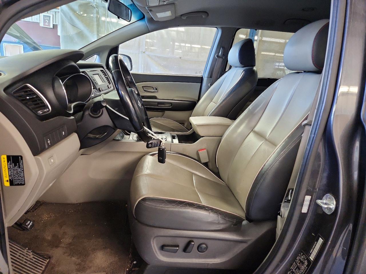 2017 KIA SEDONA LX photo 13