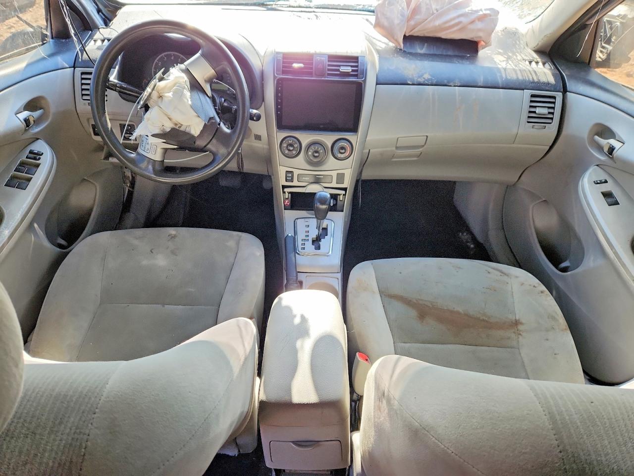 2012 TOYOTA COROLLA LE photo 15