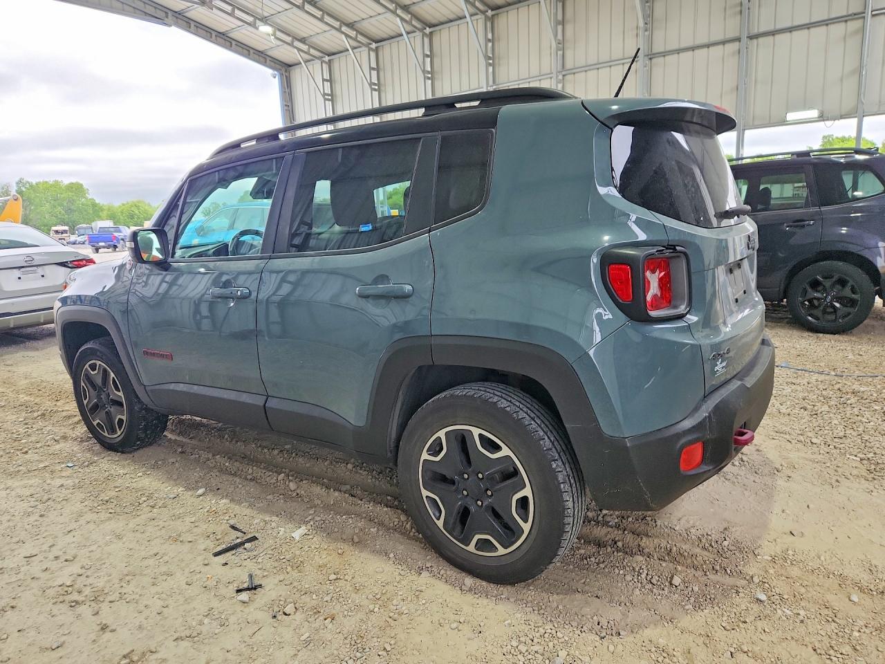 2017 JEEP RENEGADE TRAILHAWK photo 4