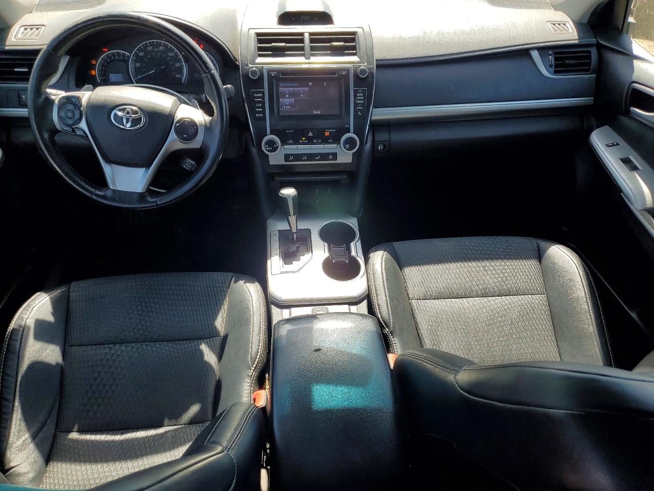 2014 TOYOTA CAMRY SE photo 8