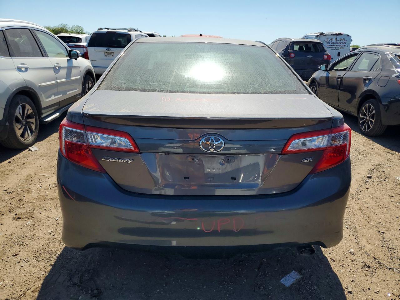 2014 TOYOTA CAMRY SE photo 6