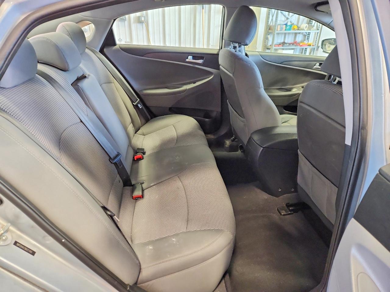 2011 HYUNDAI SONATA GLS photo 10