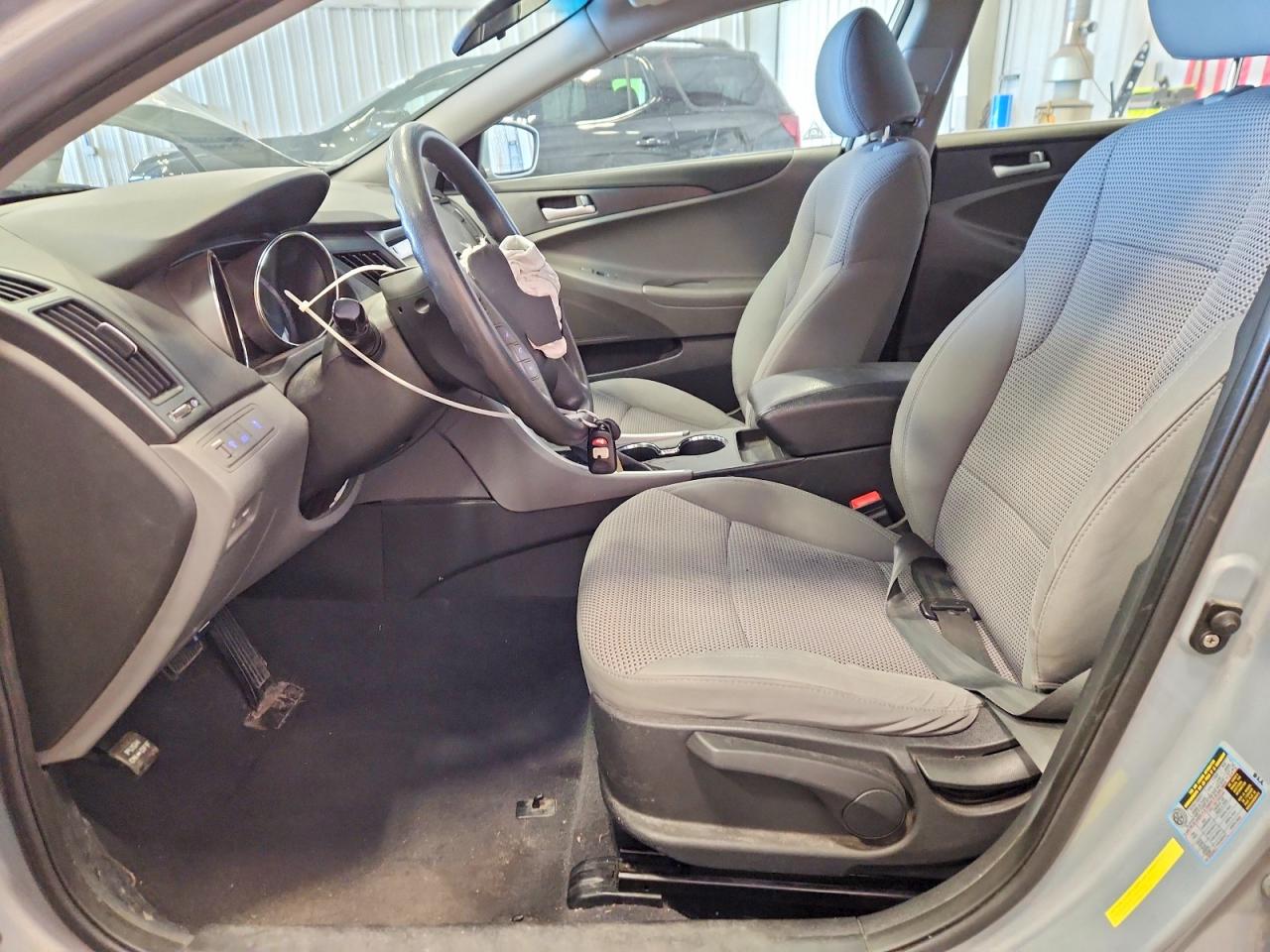 2011 HYUNDAI SONATA GLS photo 7
