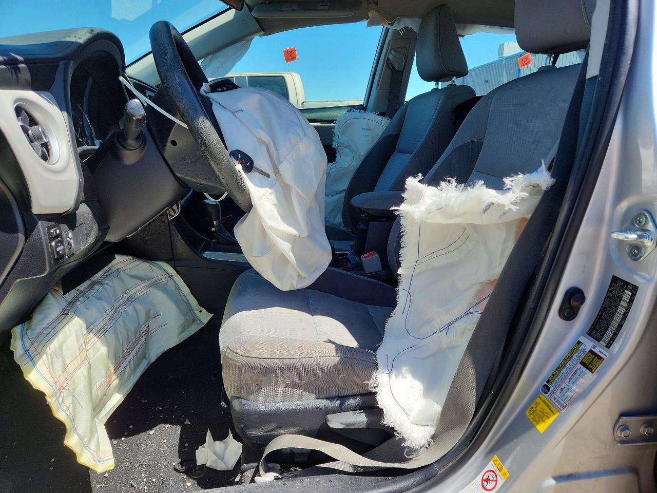 2019 TOYOTA COROLLA LE photo 19