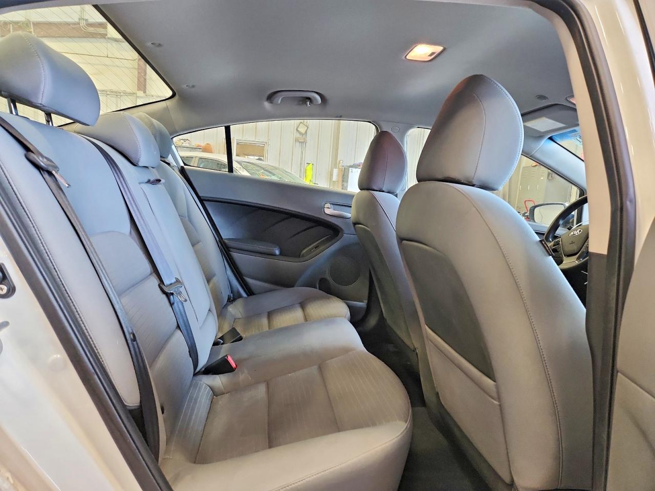 2017 KIA FORTE LX photo 28