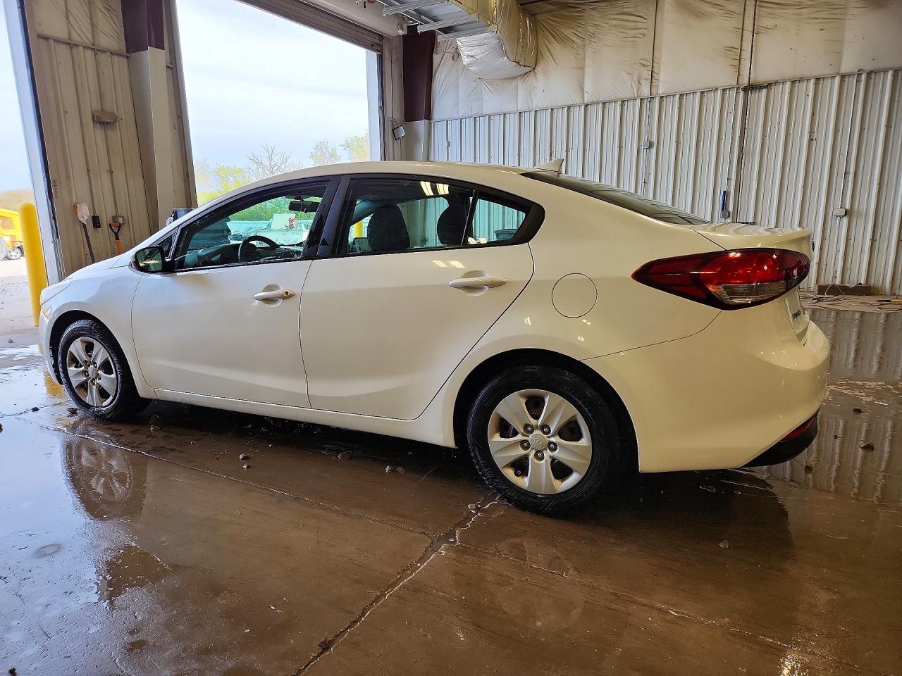 2017 KIA FORTE LX photo 4