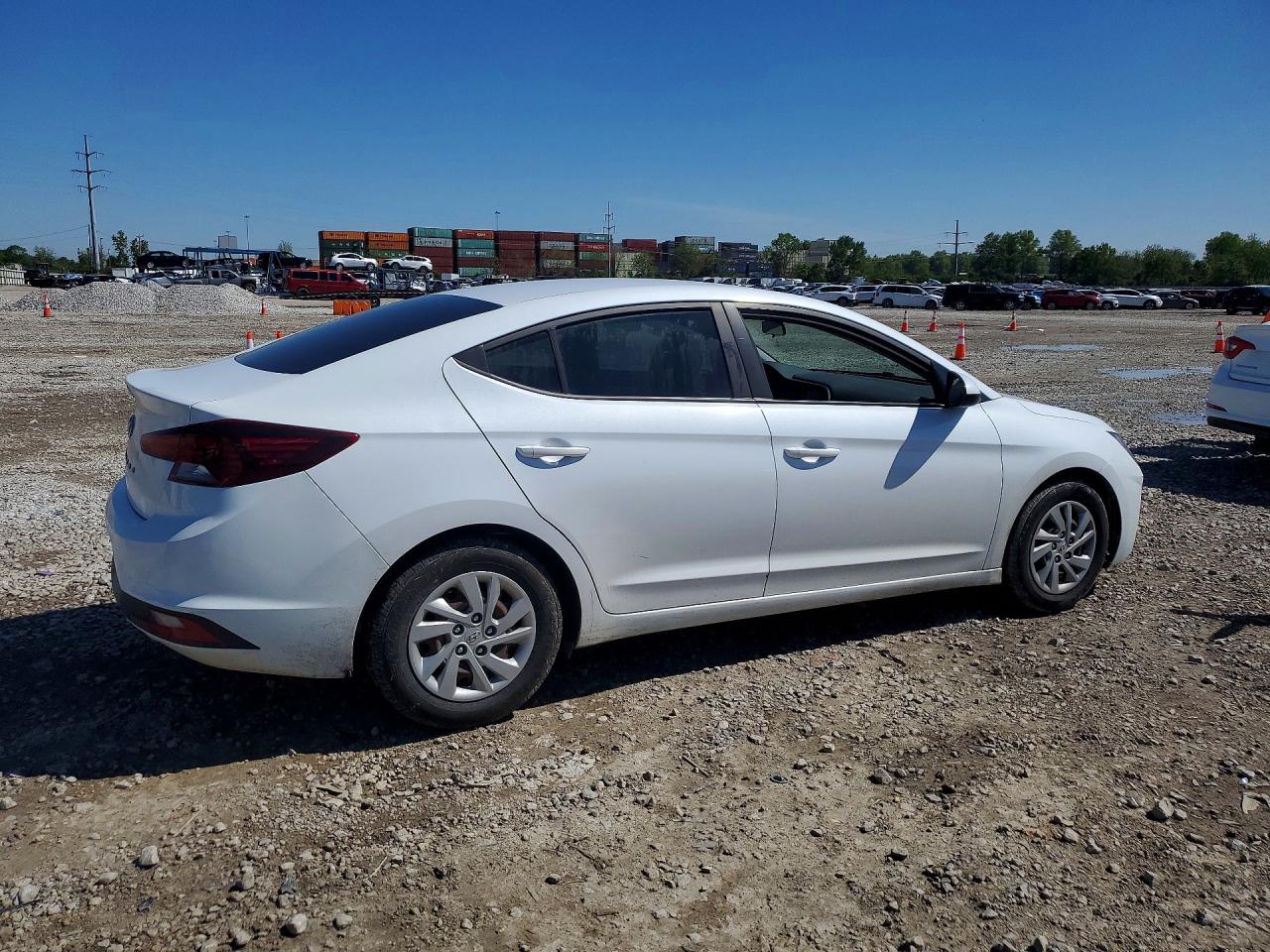 2019 HYUNDAI ELANTRA SE photo 3