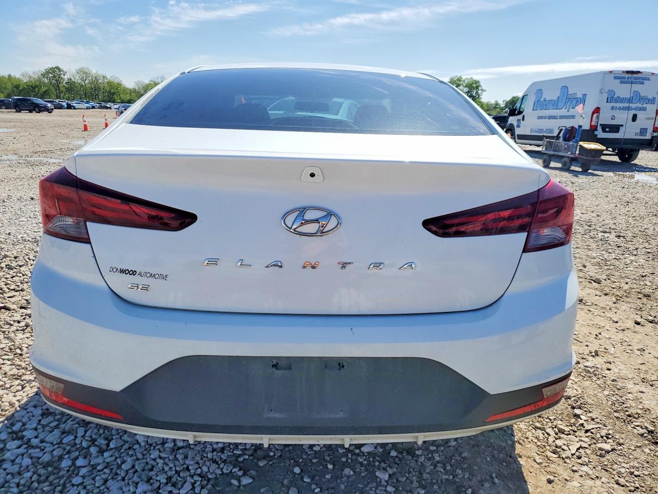 2019 HYUNDAI ELANTRA SE photo 6