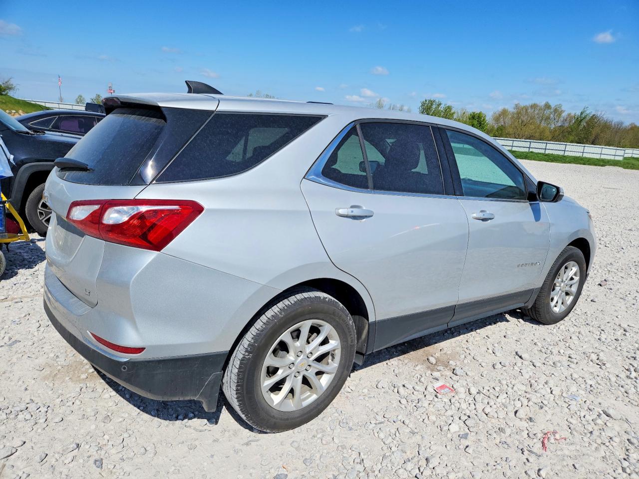 2018 CHEVROLET EQUINOX LT photo 3