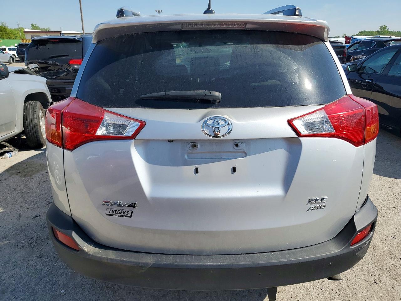 2015 TOYOTA RAV4 XLE photo 14