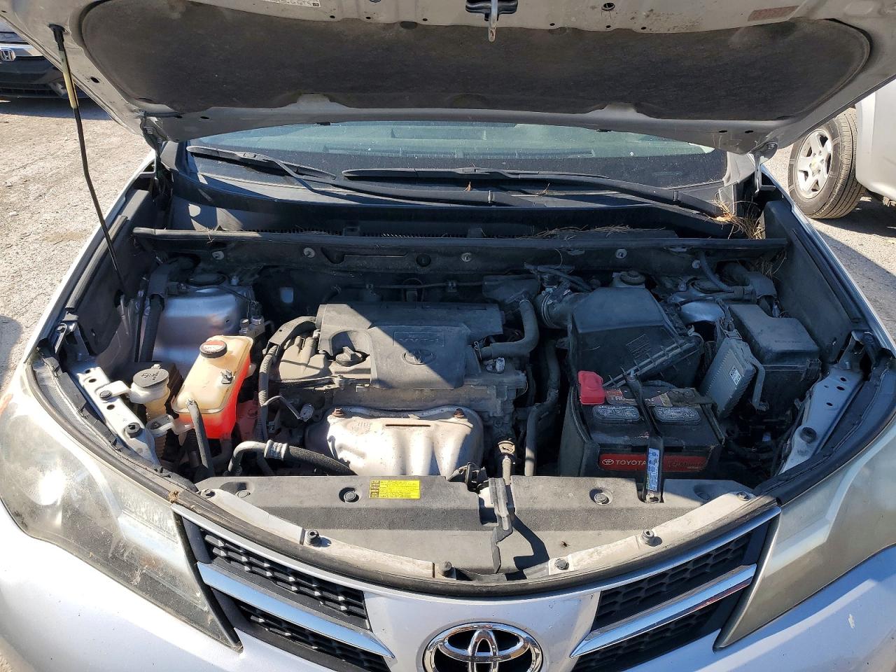 2015 TOYOTA RAV4 XLE photo 32