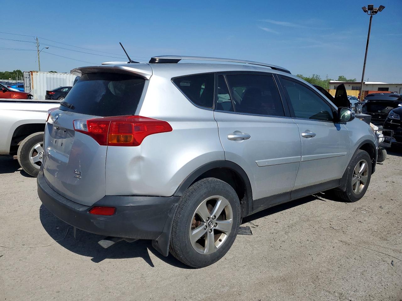 2015 TOYOTA RAV4 XLE photo 5