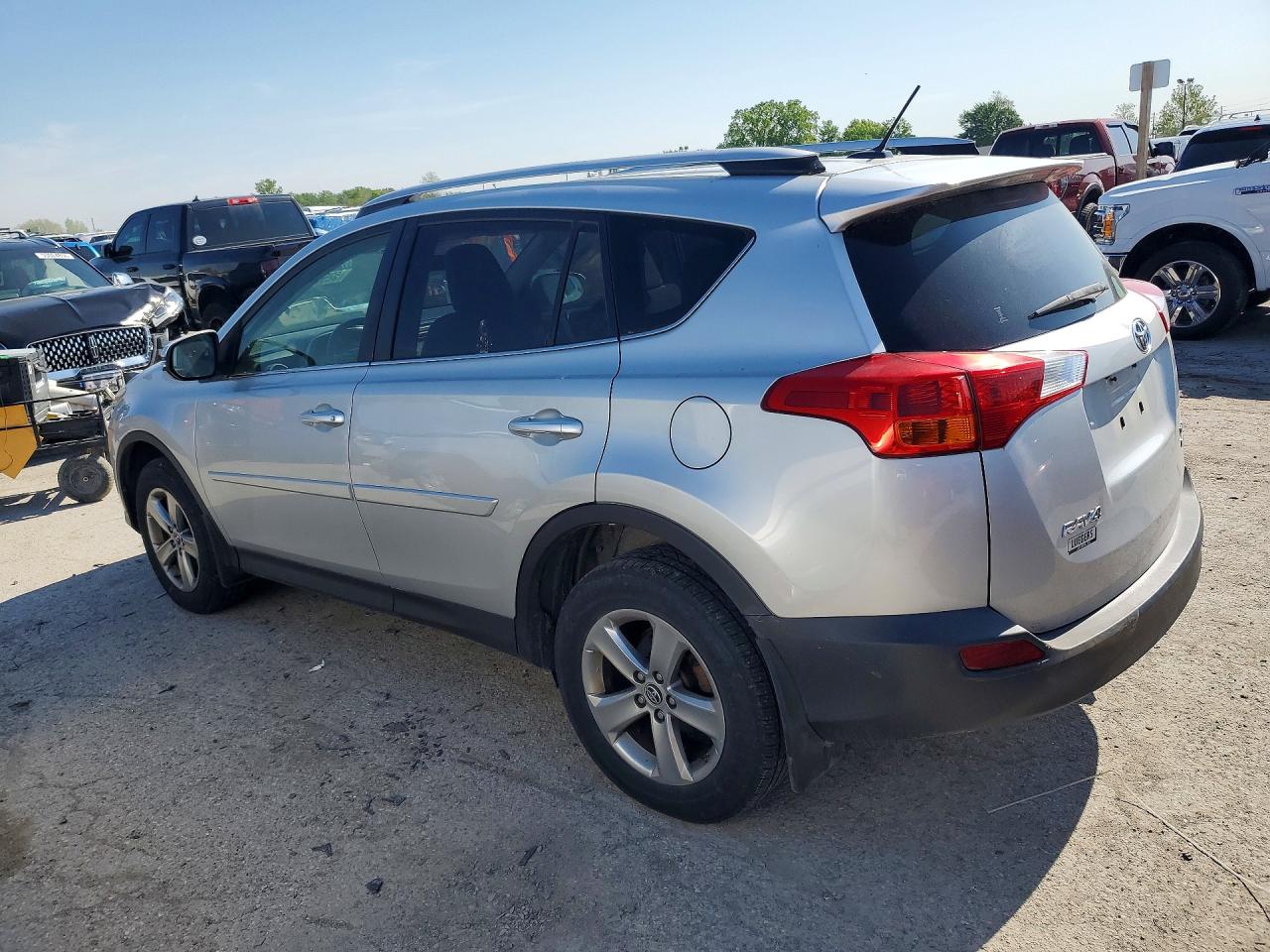 2015 TOYOTA RAV4 XLE photo 2