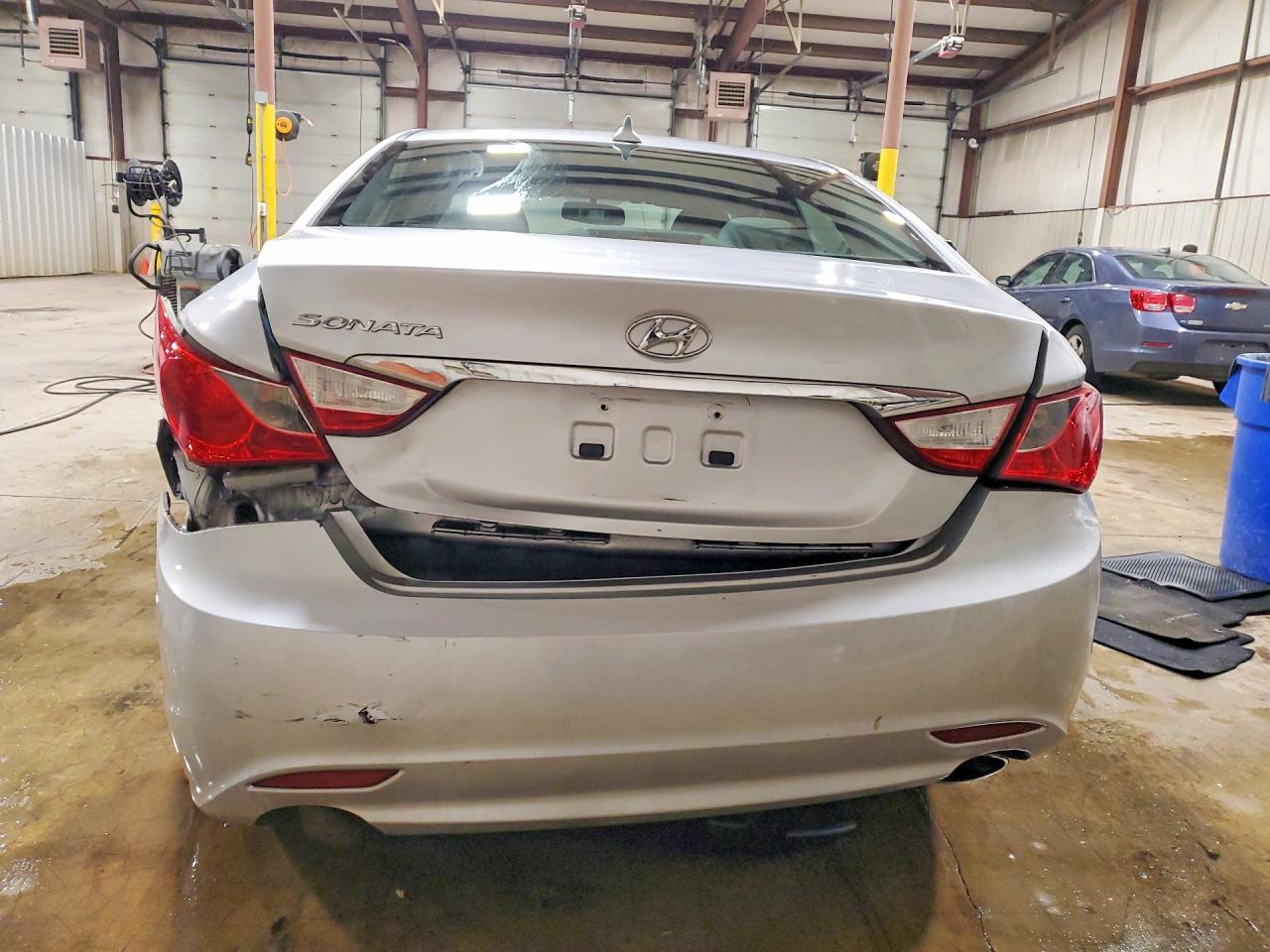2013 HYUNDAI SONATA SE photo 11