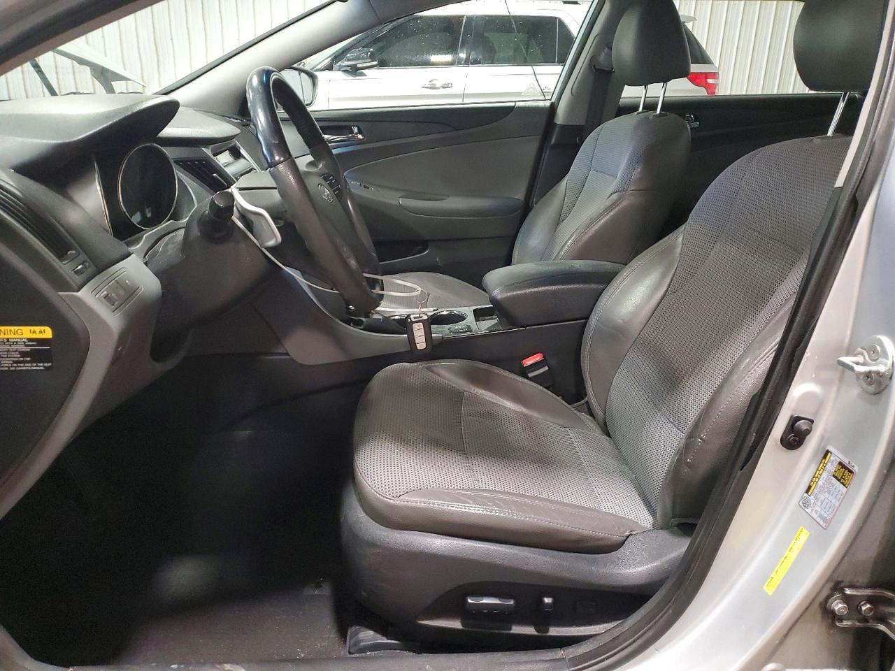 2013 HYUNDAI SONATA SE photo 13