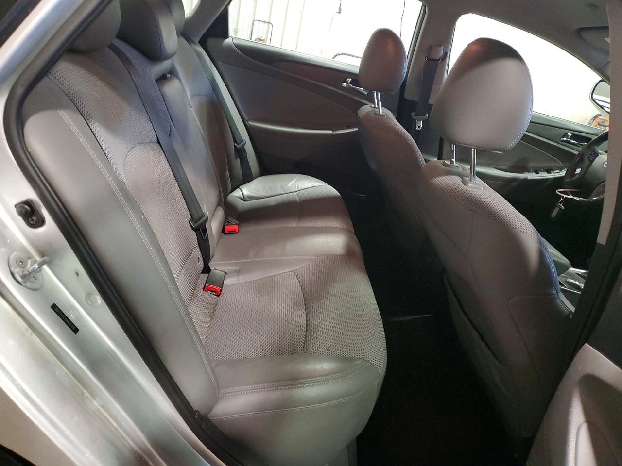 2013 HYUNDAI SONATA SE photo 19