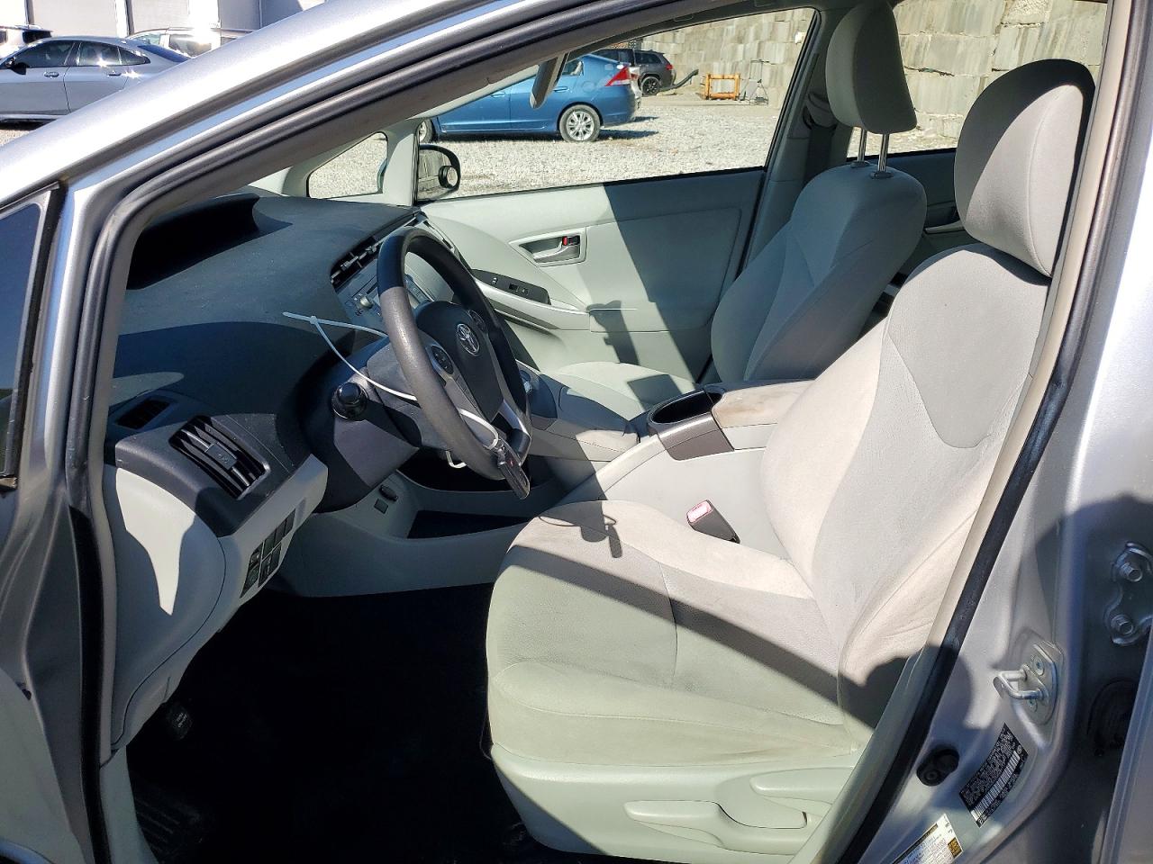 2013 TOYOTA PRIUS THREE photo 13