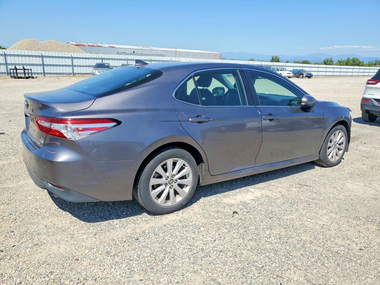 2020 TOYOTA CAMRY LE photo 5
