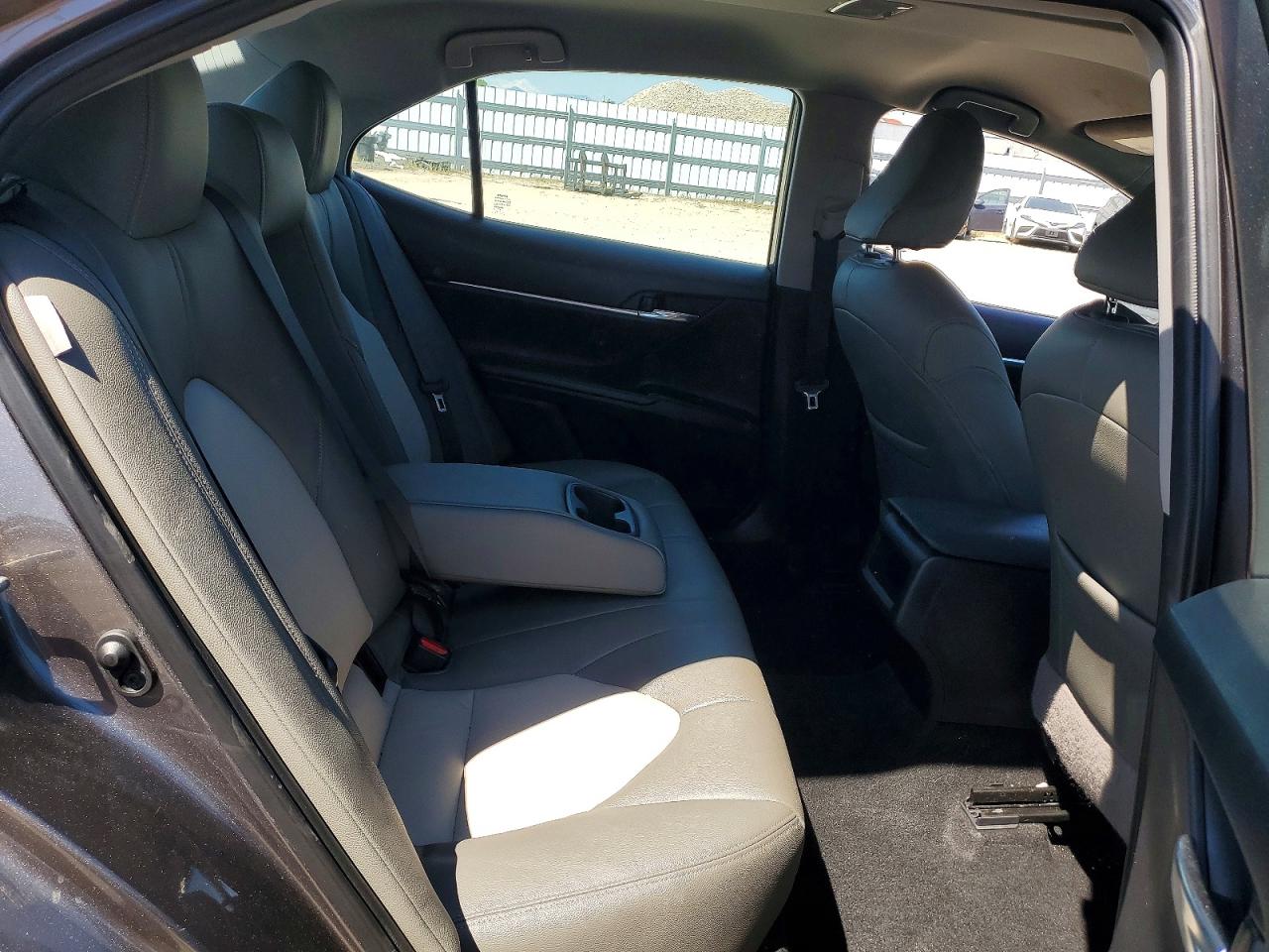 2020 TOYOTA CAMRY LE photo 19