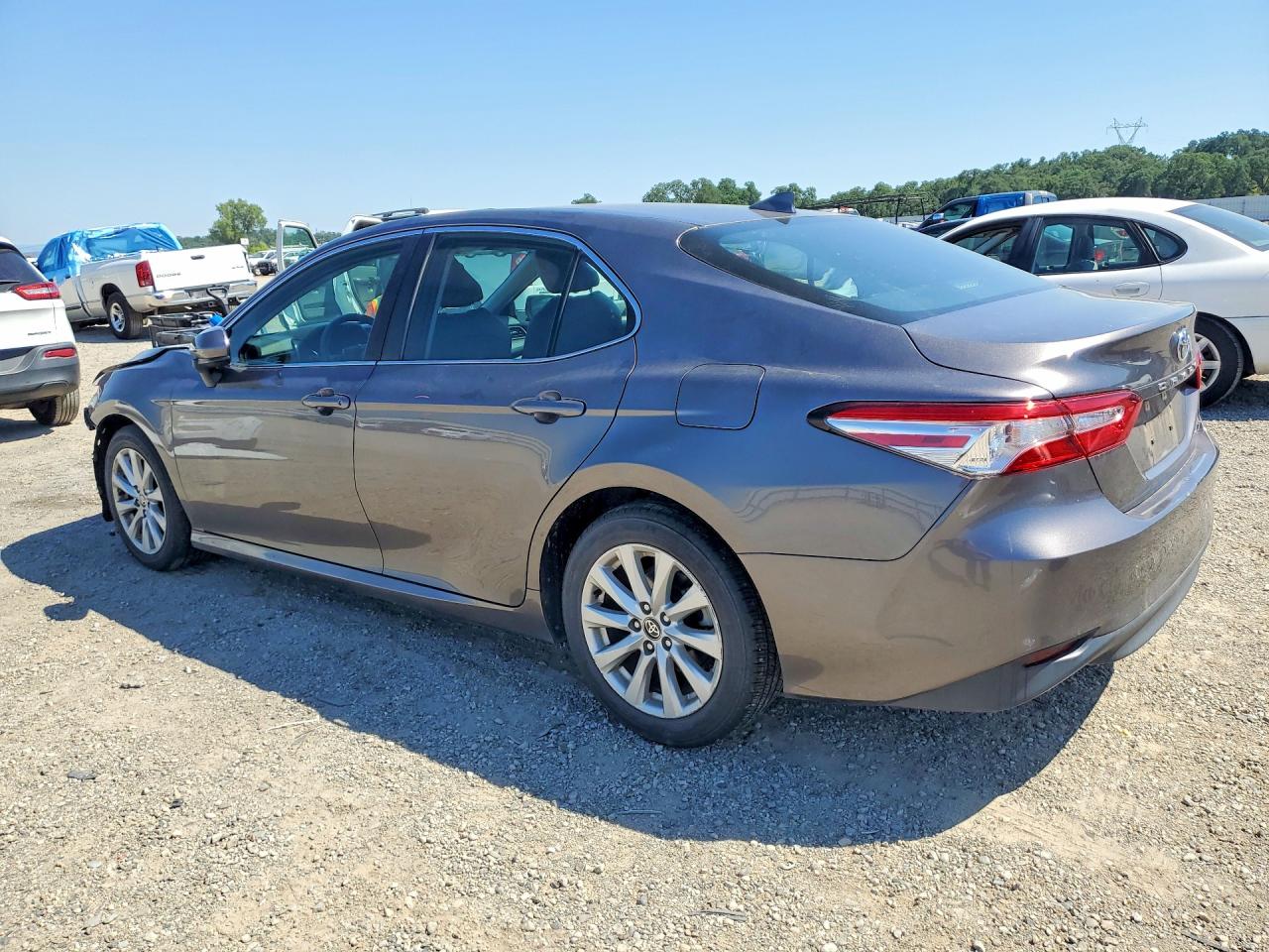2020 TOYOTA CAMRY LE photo 3