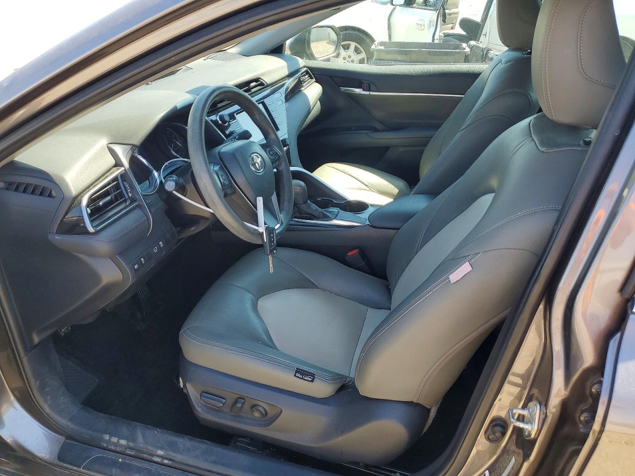 2020 TOYOTA CAMRY LE photo 13