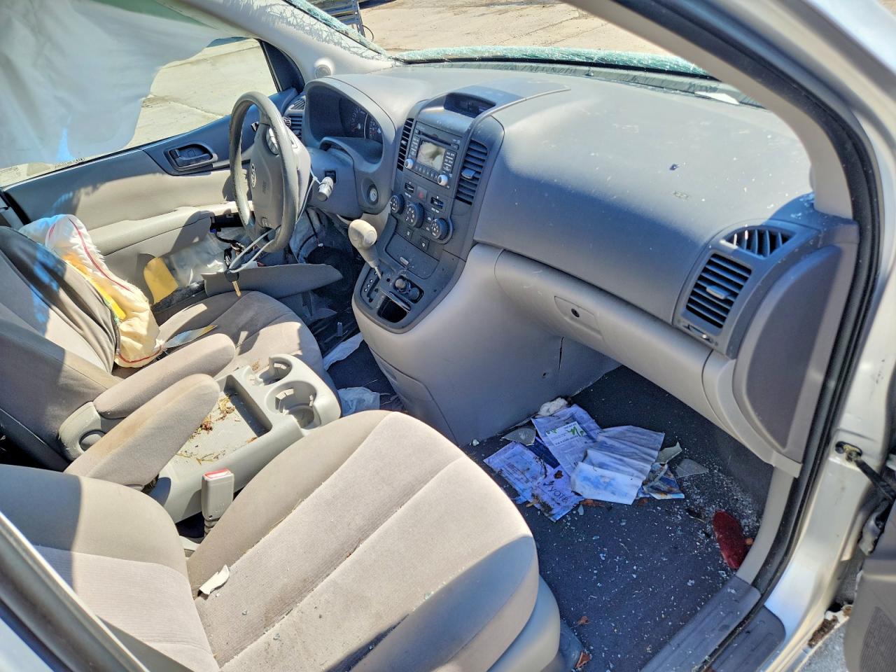 2011 KIA SEDONA LX photo 22