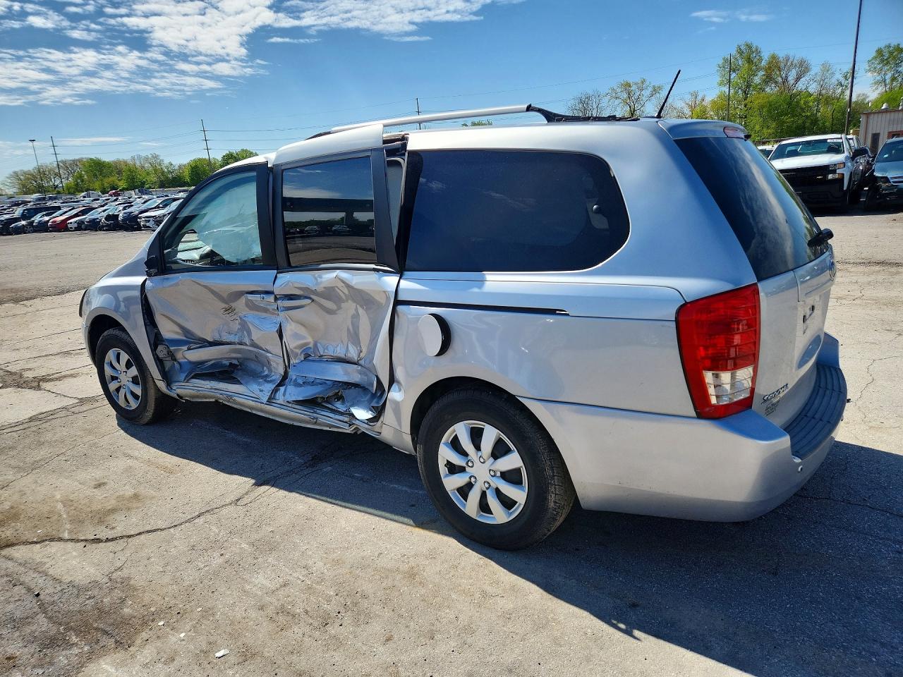 2011 KIA SEDONA LX photo 4